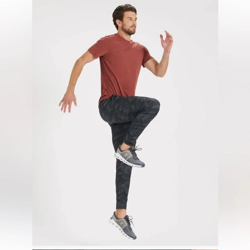 Vuori Men's Sunday Performance Jogger - Picture 3 of 12